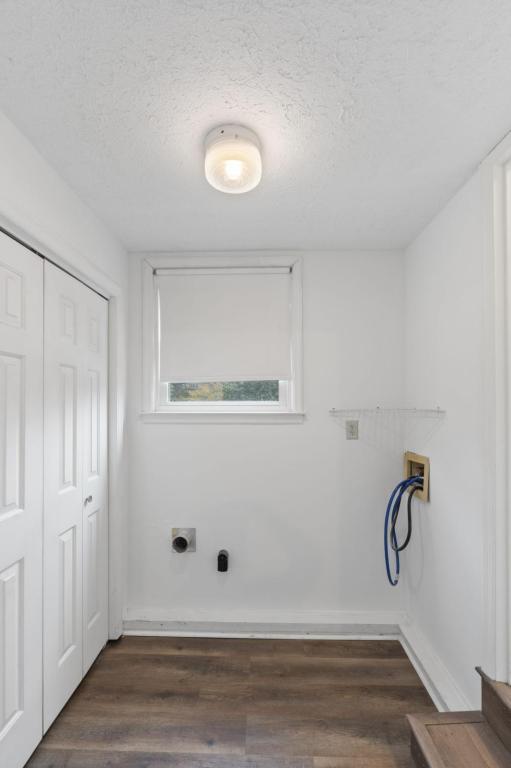 Building Photo - 709 Sandburg Pl