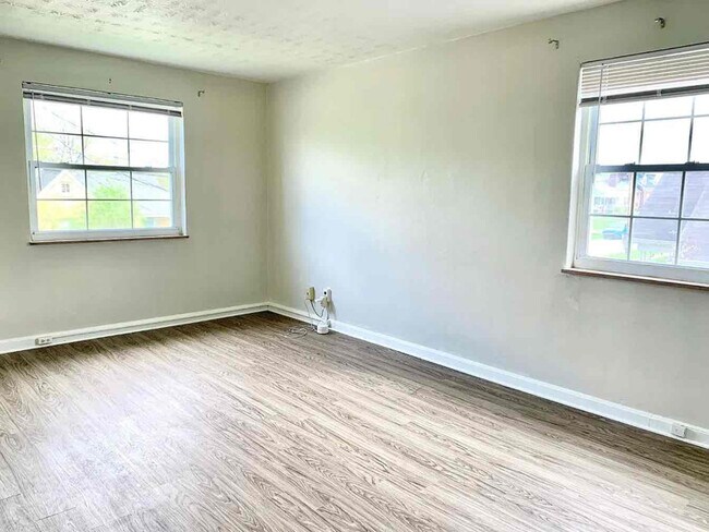 Building Photo - 3845 Biehl Ave