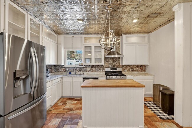 Building Photo - 212 N Grand Ave