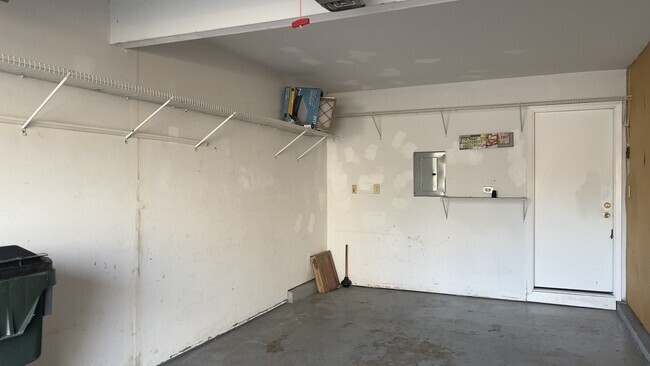Building Photo - 385 Grissom Ct