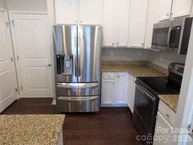 Building Photo - 3339 Major Samuals Way