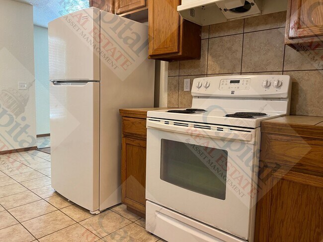 Building Photo - 1322 Glen Oaks Ct