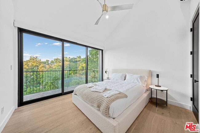 Building Photo - 3140 Coldwater Canyon Ave