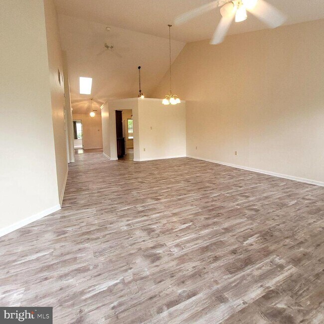 Building Photo - 138 Hawthorne Ct