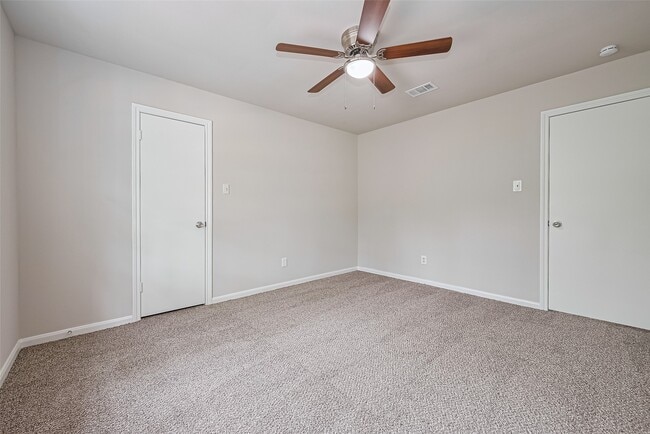 Building Photo - 10815 Creektree Dr