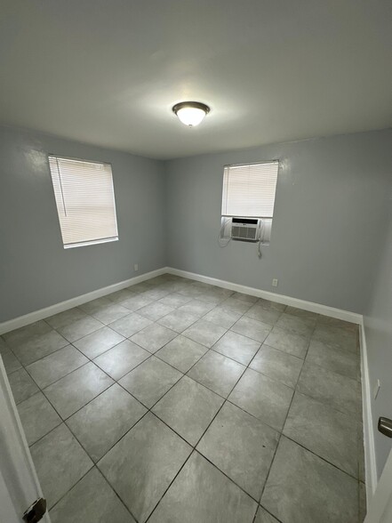 Building Photo - 2004 Palafox St