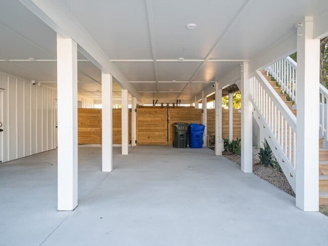 Building Photo - Go with the Flo 2 @ 207 Florence Ave #2
