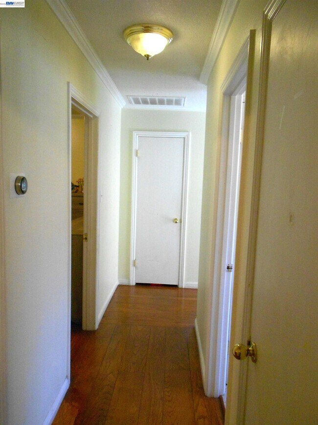 Building Photo - 1257 Henderson Ln