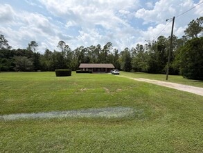Building Photo - Newly renovated, new painted on large lot - mowing included in rent!