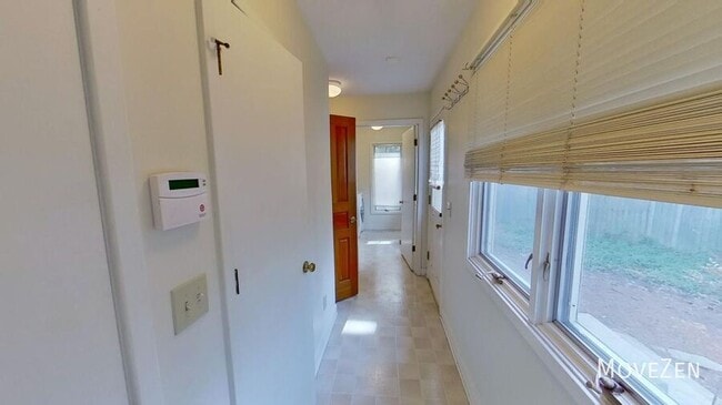 Building Photo - 2323 Ridgefield Dr