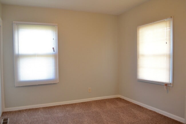 Building Photo - Remodeled 3 bedroom near 21st and Amidon