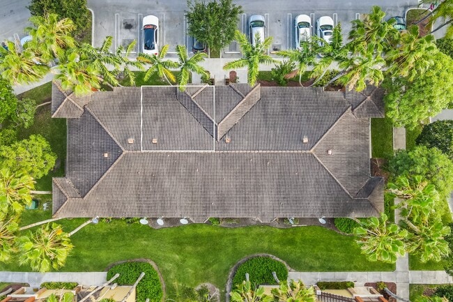 Building Photo - 3395 NE 9th Dr