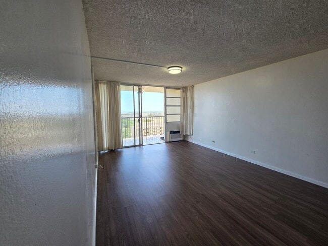 Building Photo - 2 bed, 2 bath, 1 parking Available for Rent in Salt Lake