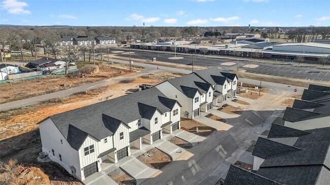 Building Photo - 1718 Cuppett Cir