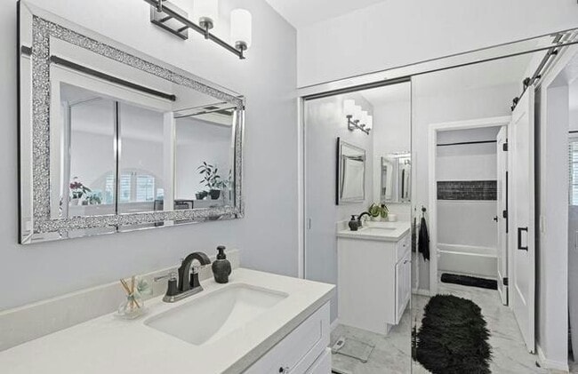 Building Photo - 744 Eastshore Terrace