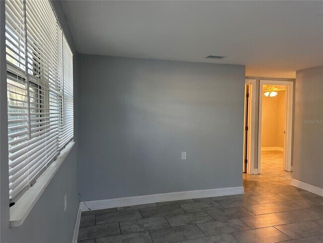 Building Photo - 461 89th Ave N