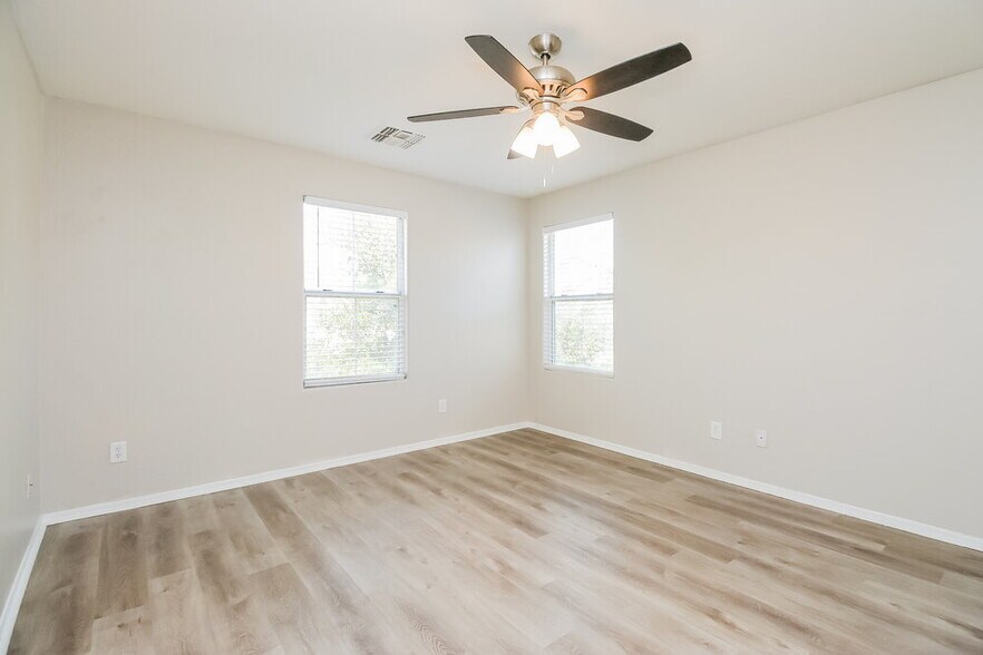 Building Photo - 4254 E Carla Vista Dr