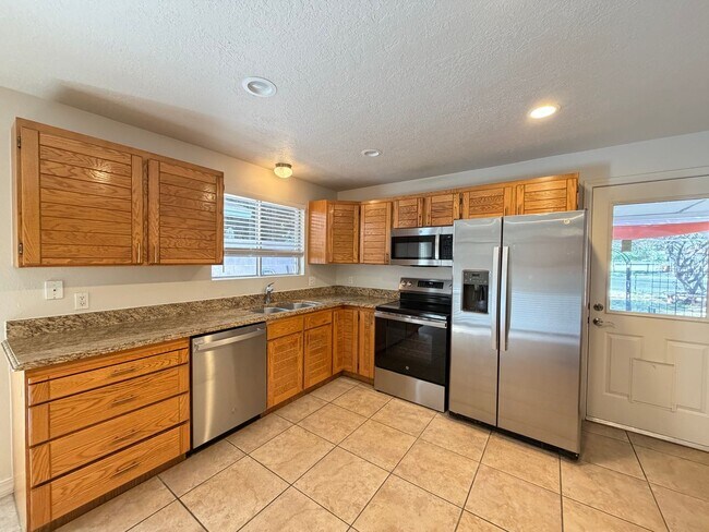 Building Photo - SPACIOUS PROPERTY AVAILABLE FOR RENT