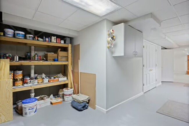 Building Photo - Silverton- Meticulous 4+ bedroom, 5ba, 2 car