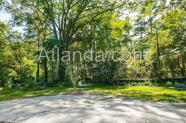 Building Photo - 1118 Fayetteville Rd SE