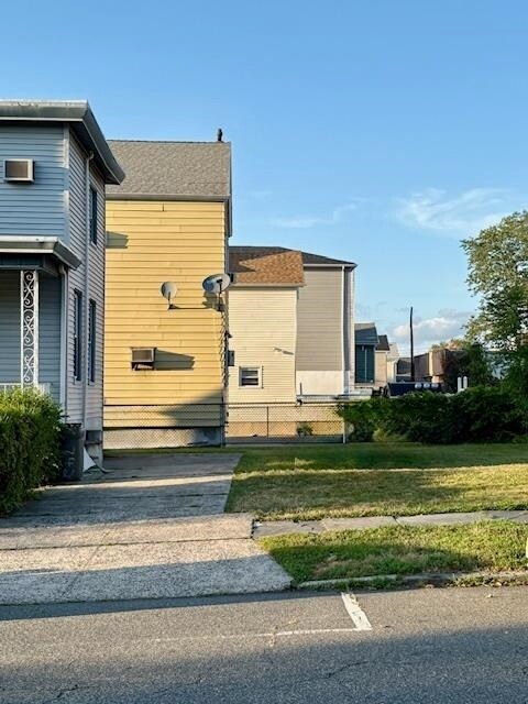 Building Photo - 742 Avenue A