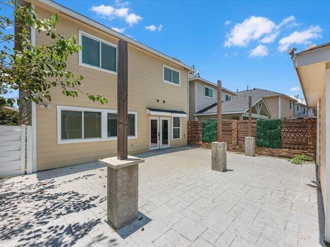 Building Photo - 6131 Settlers Lake Cir W
