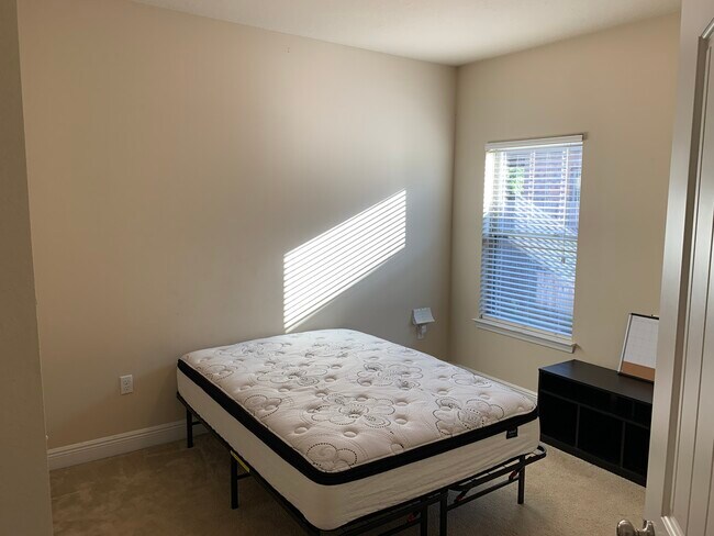 Building Photo - 9708 Brookstone Way