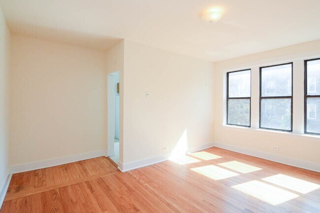 Building Photo - 1532 N Kedzie Ave