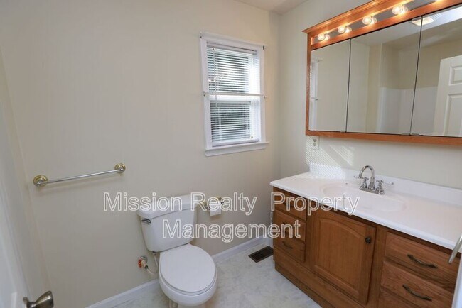 Building Photo - 8707 Mapleton Rd