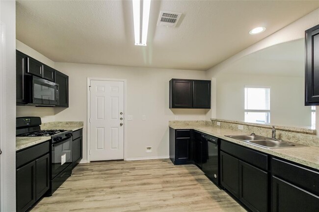 Building Photo - 2610 Lina Dr