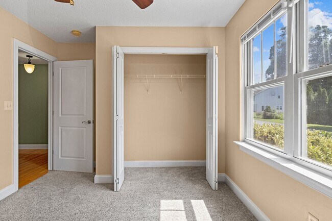 Building Photo - Delightful 3-Bedroom, 2-Bathroom with Fenc...