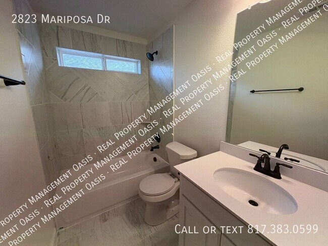 Building Photo - 2823 Mariposa Dr