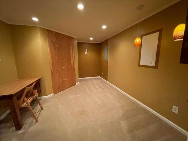 Building Photo - 1378 Greencrest Ct SW