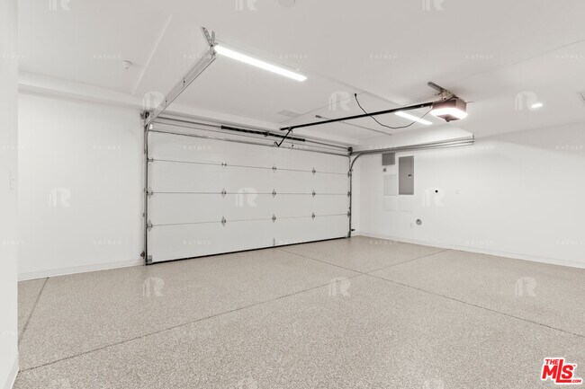 Building Photo - 1541 1/2 Hi Point St