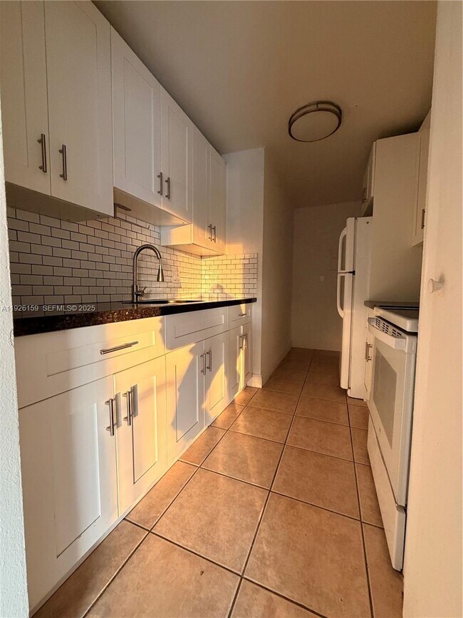 Building Photo - 7250 SW 94th Pl