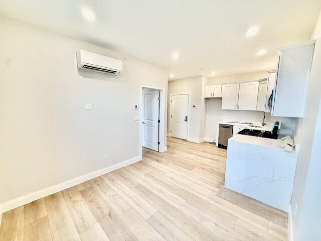 Building Photo - 220 Winthrop St