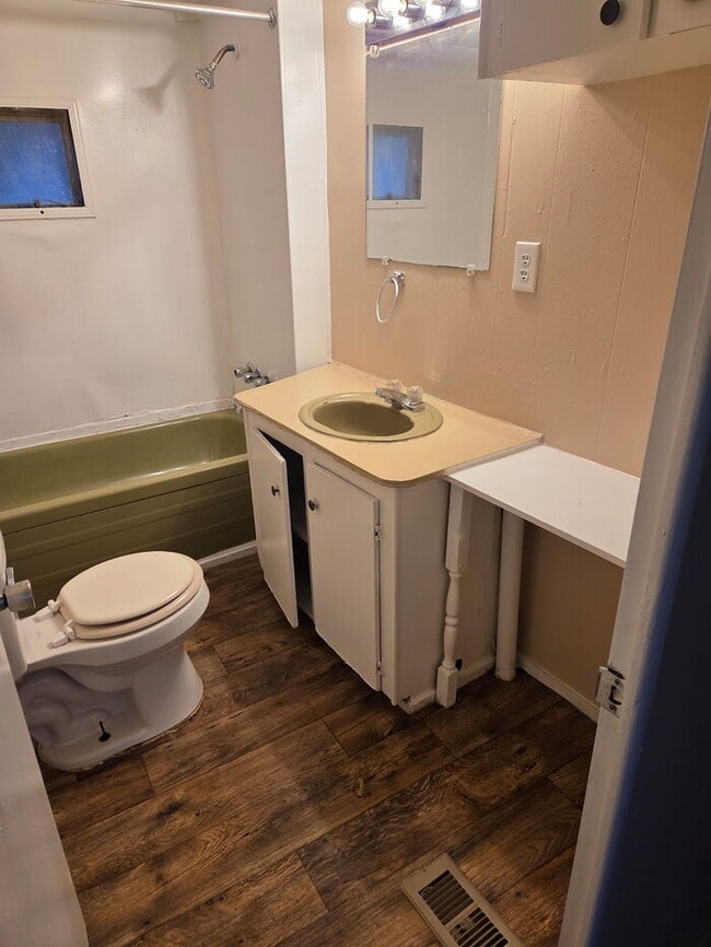 Building Photo - 2827 Friendly Ln