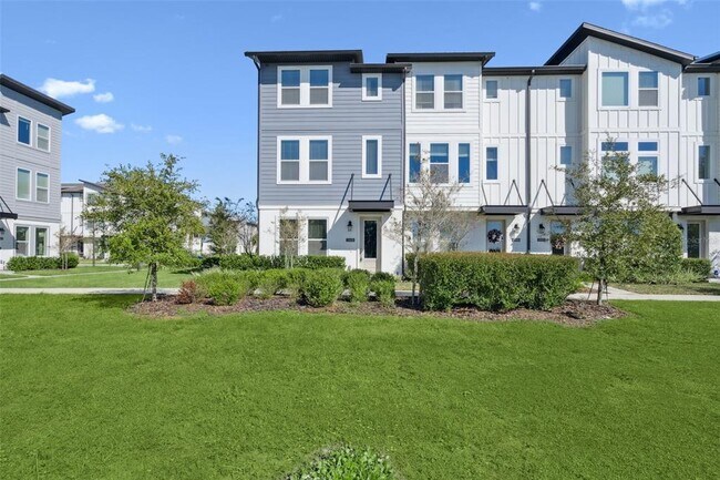 Building Photo - 12620 Willstatter Ave