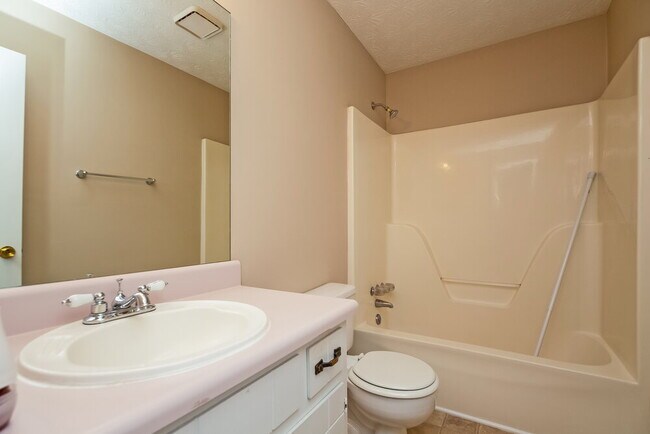 Building Photo - 5972 Nell Ln