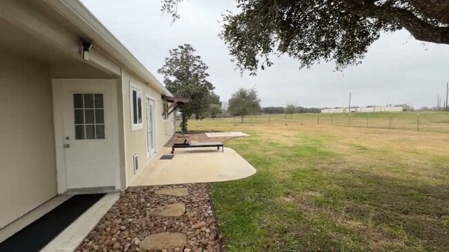 Building Photo - 6910 S Mallard Dr