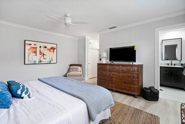 Building Photo - 5221 NE 26th Ave