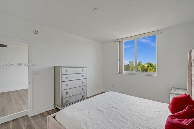 Building Photo - 2775 NE 187th St