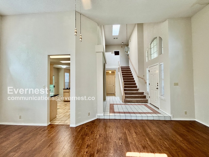 Building Photo - 2303 Mockingbird Dr