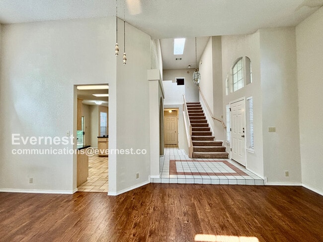 Building Photo - 2303 Mockingbird Dr