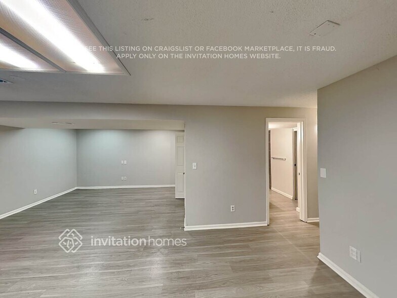 Building Photo - 4142 S Laredo Way