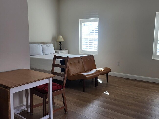 Building Photo - 10458 Brooke Ave