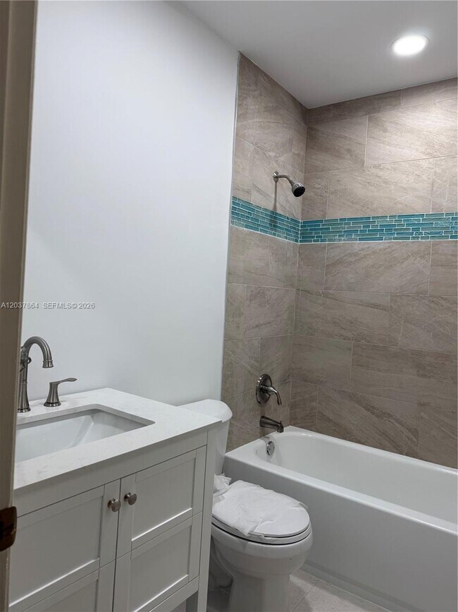 Building Photo - 10532 SW 112th Ave