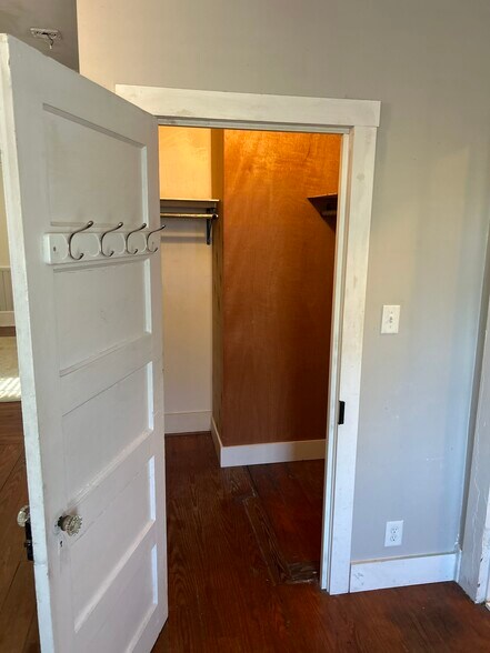 Building Photo - 332 Screven St