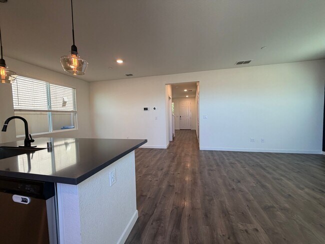 Building Photo - Beautiful 3-Bedroom Home in Anatolia