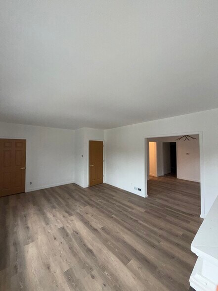 Spacious living area - 16175 Fairfield St